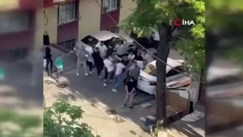 Kapıları Zorlayan Madde Bağımlısına Meydan Dayak Askeri Operasyon