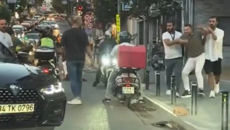 Nişantaşı'nda Yol Verme Kavgası: Kadına Sopa ile Saldırı Güvenliği Tartışmaya Açtı