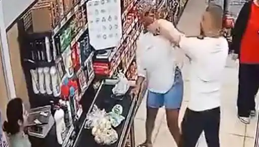 Market Kasa Sırasında Neler Oldu? Kadına Saldıran Baba Şok Etti!