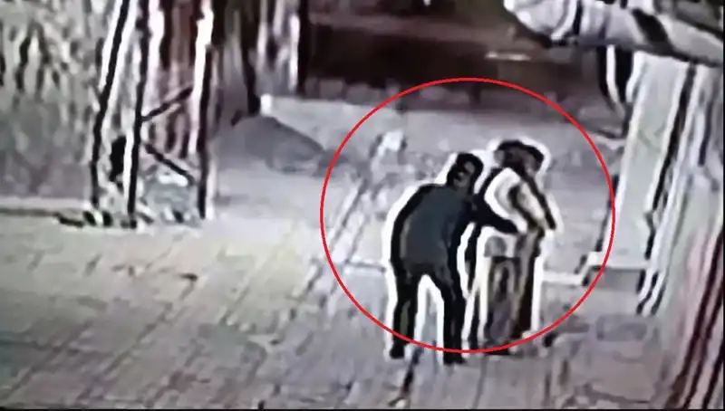 Polisler Pazarcı ve Simitçi Kılığıyla Kapkaççıları Tuzakladı
