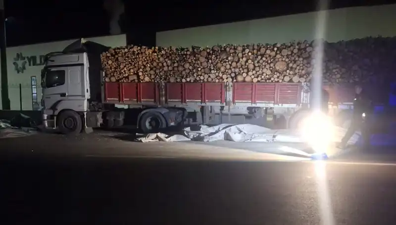Brandayı Toplayan TIR Sürücüsüne Otomobil Çarpması: Kaza Anı ve Gelişmeler