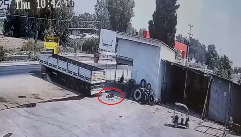 16 Yaşındaki Çocuk İşçi Tamirhanede Hayatını Kaybetti: TIR Faciası