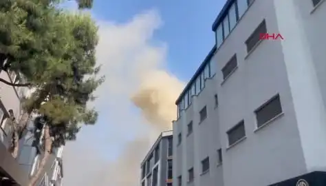İstanbul’da Yangın Paniği: 4 Katlı İş Merkezinde Alevler Yükseliyor