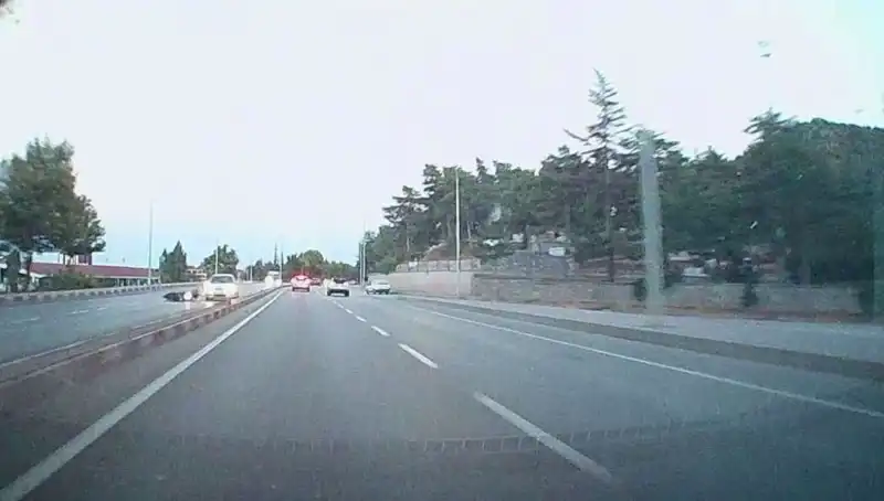 Motosiklet ile Otomobil Çarpıştı: Tek Taraflı Kaza, 1 Yaralı