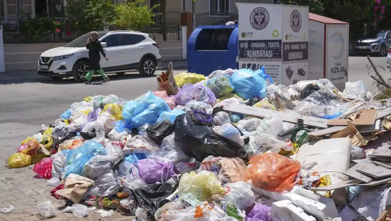 İzmir'de Çöp Yığınları: Sorunun Kaynağını ve Çözüm Yollarını İnceliyoruz