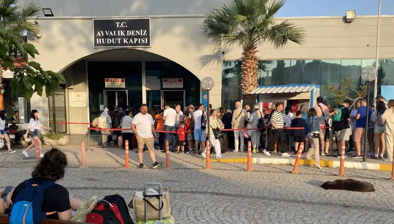 Bayram Tatilinde Midilli Adası'na Yoğun İlgi: Nedenleri ve Detayları