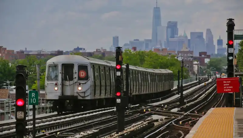 Metro Sörfü Trajedisi: 15 Yaşındaki Genç Hayatını Kaybetti