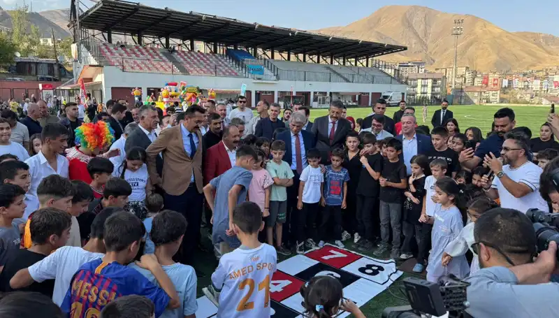 Hakkari’de Coşku Dolu Bir Anadolu Şenliği Gerçekleşti