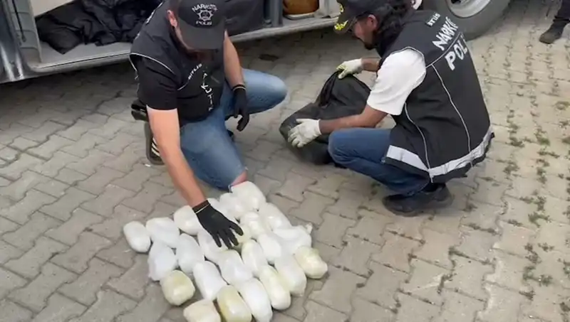 Yolcunun Valizinde Bulunan 13 Kilo Metamfetamin Operasyonu