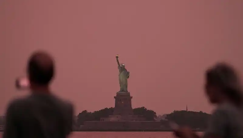 Kanada Yangınları New York'u Korkutucu Bir Dumanla Kapladı